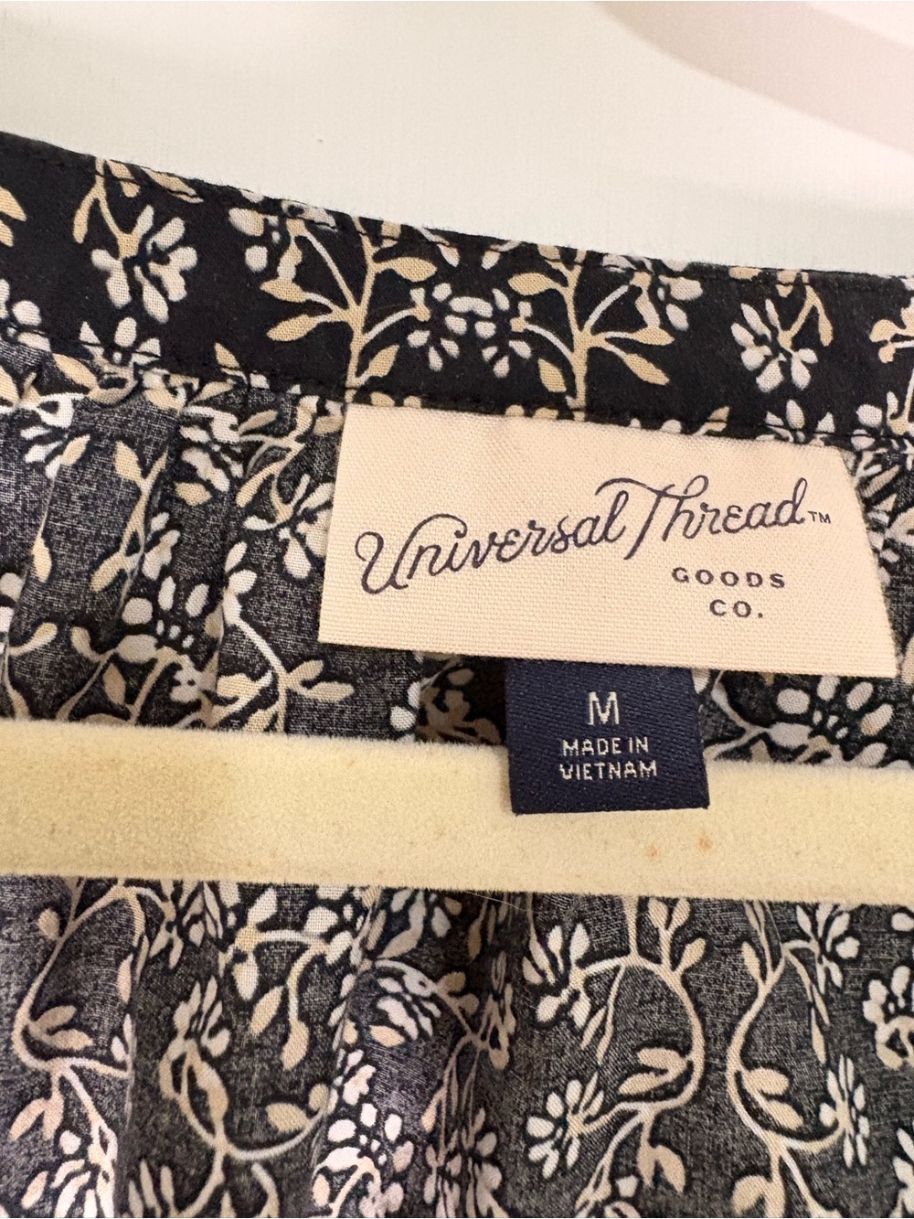 Universal Thread women’s Black Floral blouse